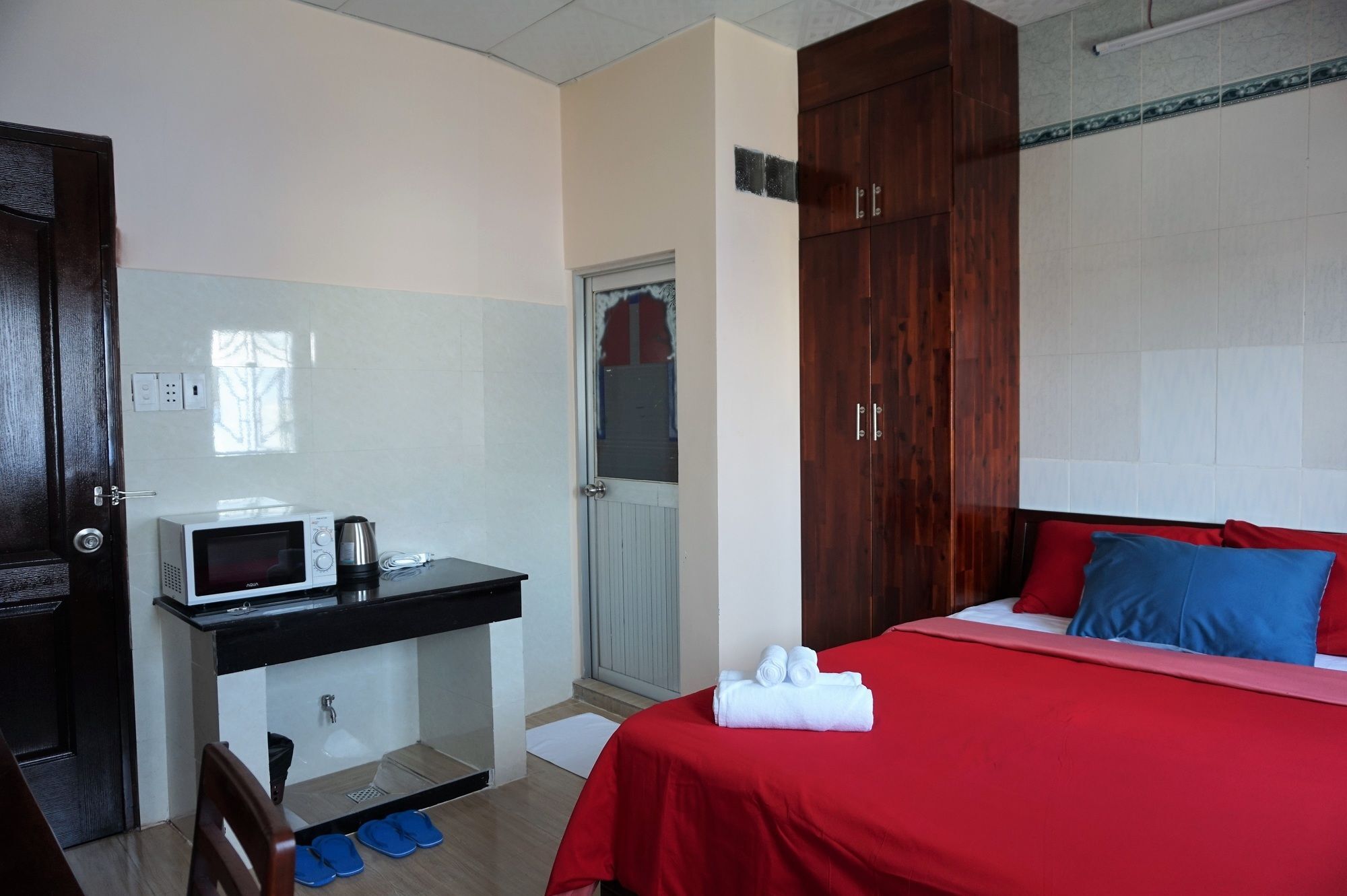 Reddoorz Near Khu Che Xuat Tan Thuan 2 Otel Ho Şi Min Dış mekan fotoğraf
